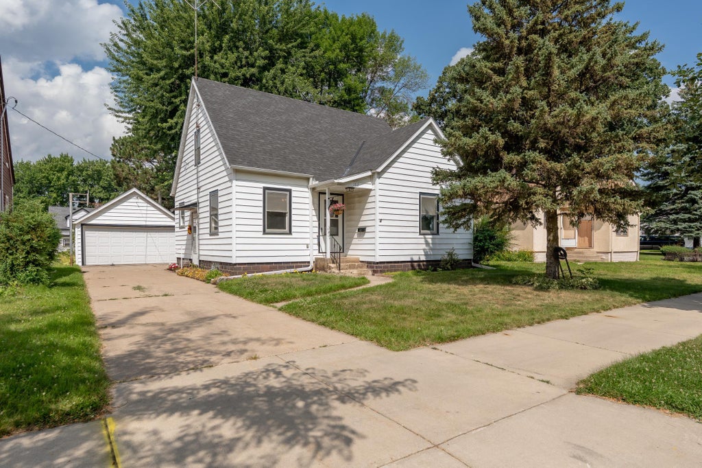 Photo of 102 5th Street NE, Montgomery, MN 56069 (MLS # 7164516)