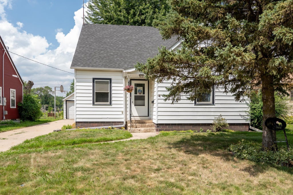 Photo of 102 5th Street NE, Montgomery, MN 56069 (MLS # 7164516)