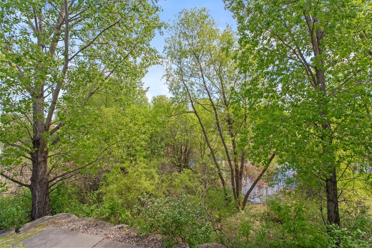 14633 Victor Hugo Boulevard N 4