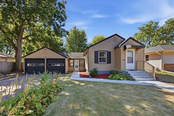 8218 NICOLLET AVE S, BLOOMINGTON, MN 55420 - Image 70e47a612e2ff66ff502a8fd882cf2be/848959433
