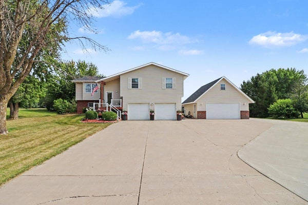 781 HILLSIDE AVE SW, NEW PRAGUE, MN 56071 - Image 71025df29bef309f6f882cd4cc30077c/394534793