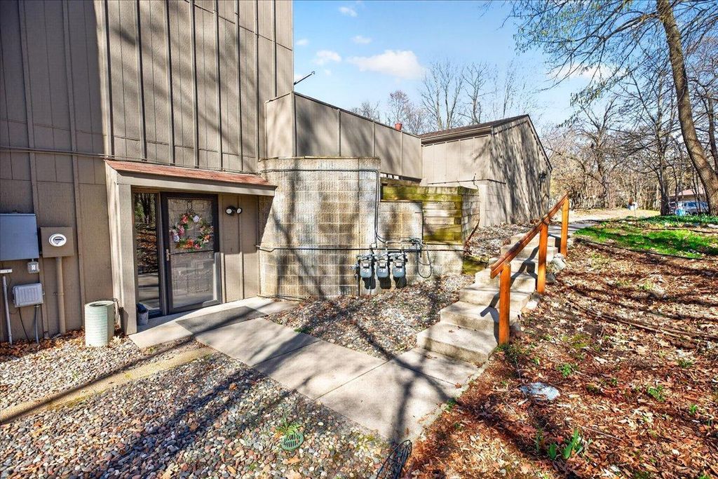 Photo of 1801 Yuma Lane N, Plymouth, MN 55447 (MLS # 7052439)