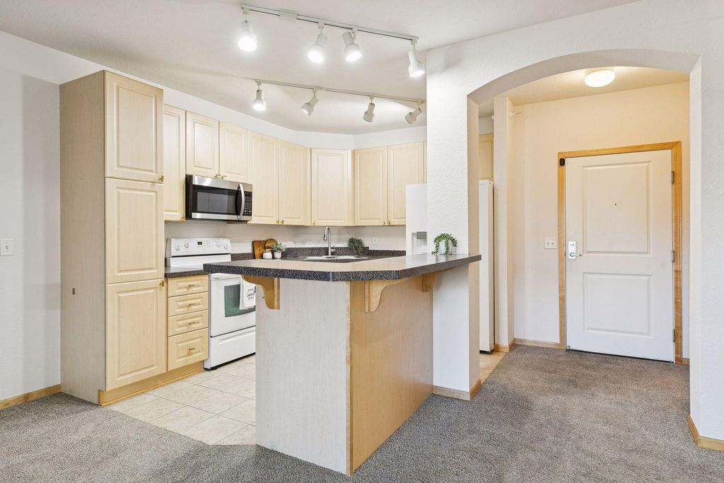 Photo of 1800 Graham Avenue #325, Saint Paul, MN 55116 (MLS # 7026094)