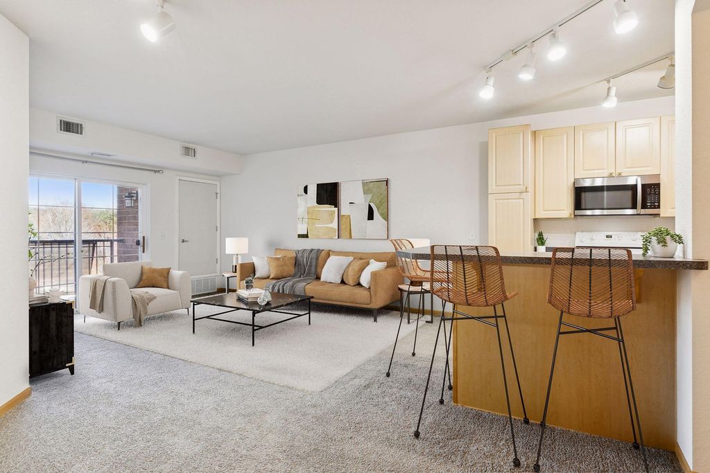 Photo of 1800 Graham Avenue #325, Saint Paul, MN 55116 (MLS # 7026094)