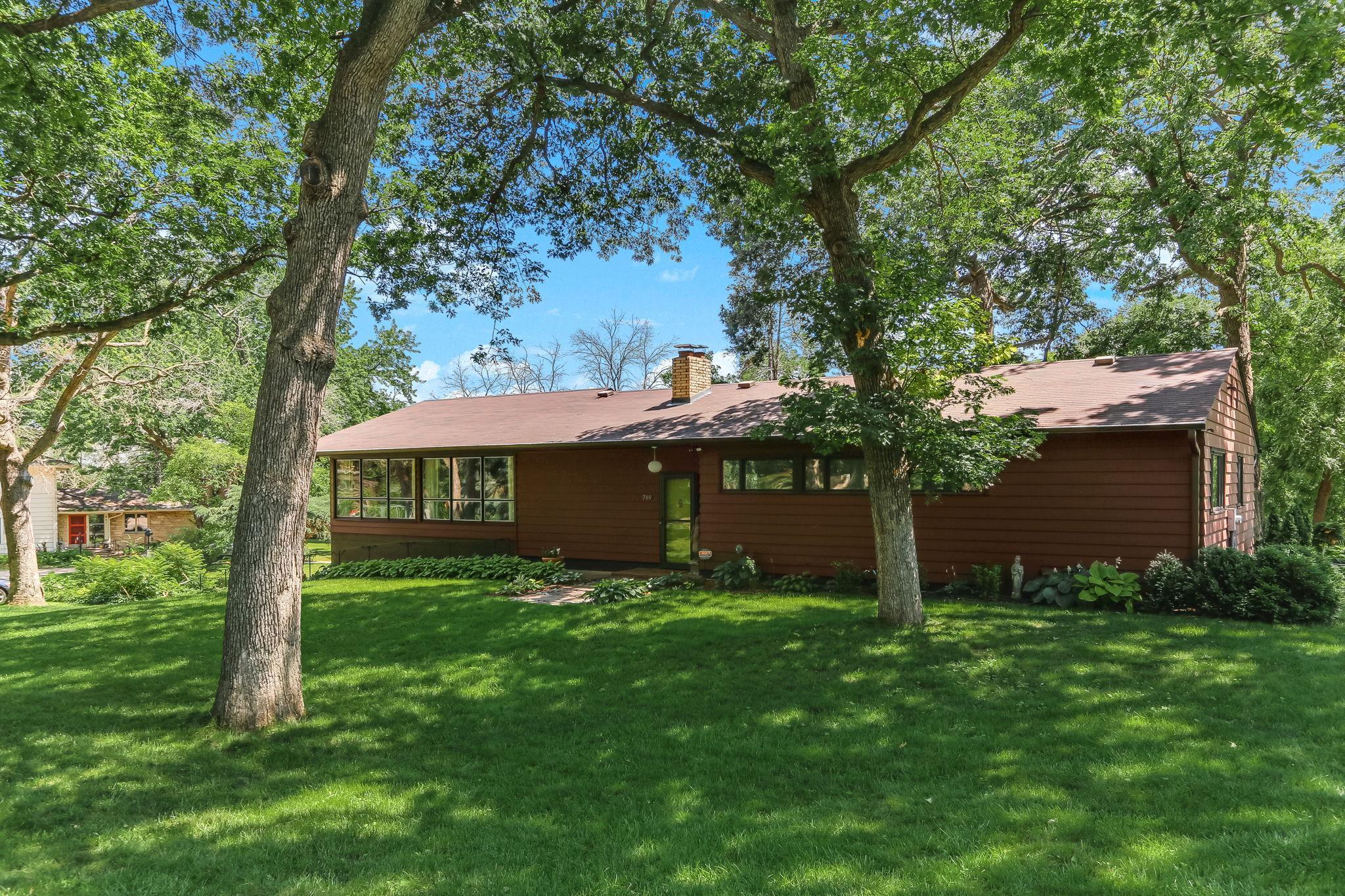 789 Viking Drive E