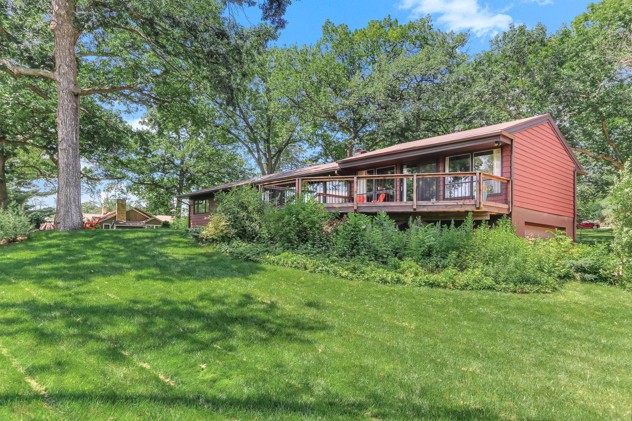 789 Viking Drive E