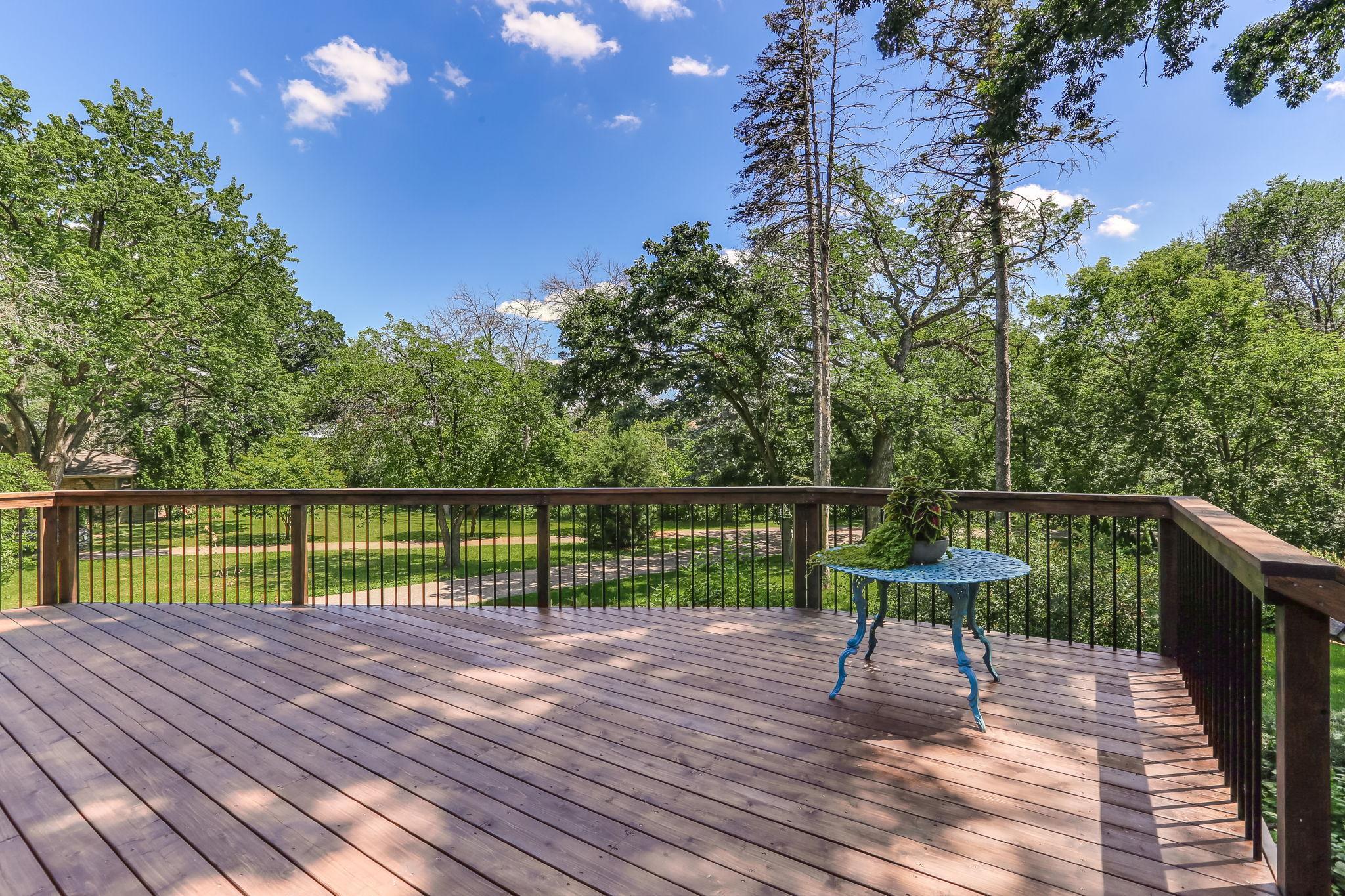 789 Viking Drive E