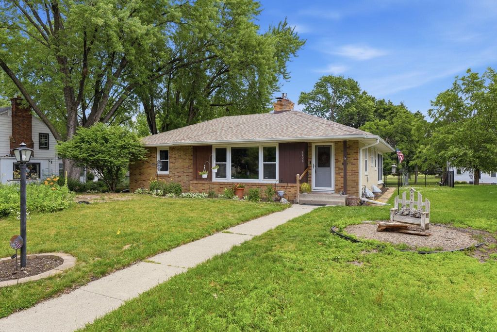 Photo of 3426 Zenith Avenue N, Robbinsdale, MN 55422 (MLS # 7097641)