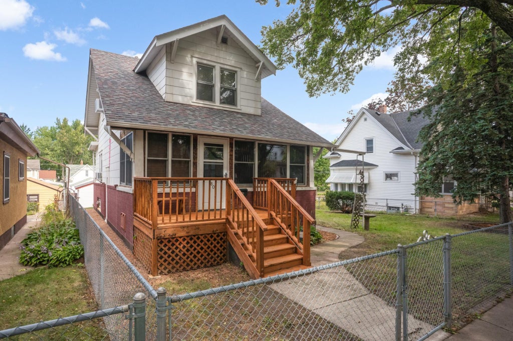 Photo of 809 Minnehaha Avenue W, Saint Paul, MN 55104 (MLS # 7145944)