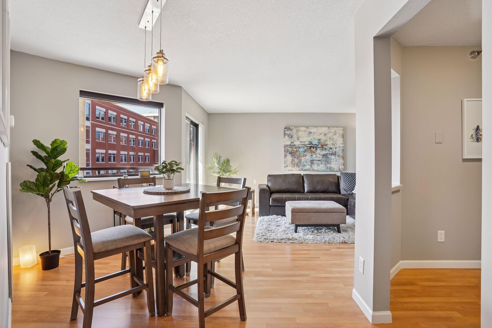 78 10th Street E 1010