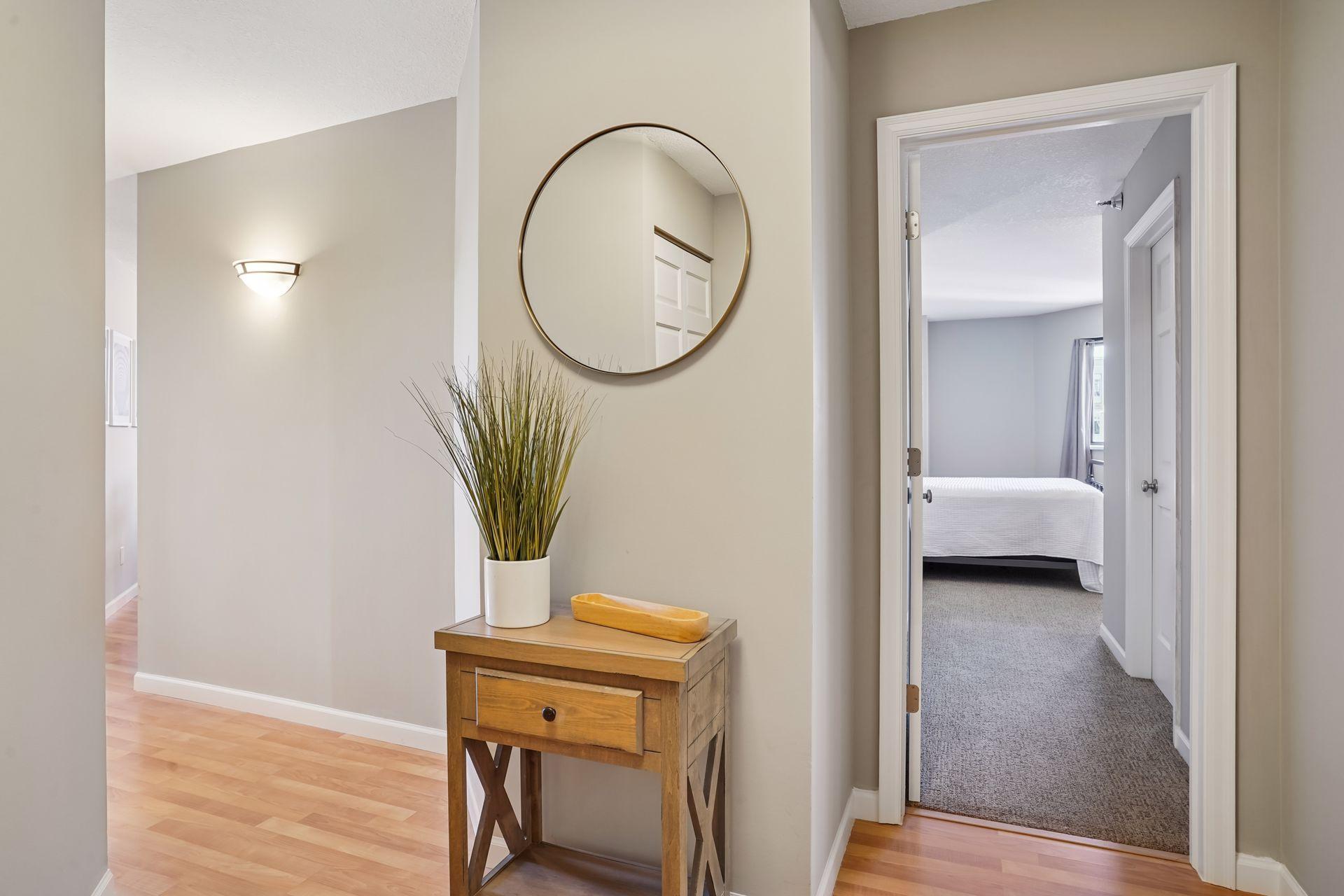 78 10th Street E 1010