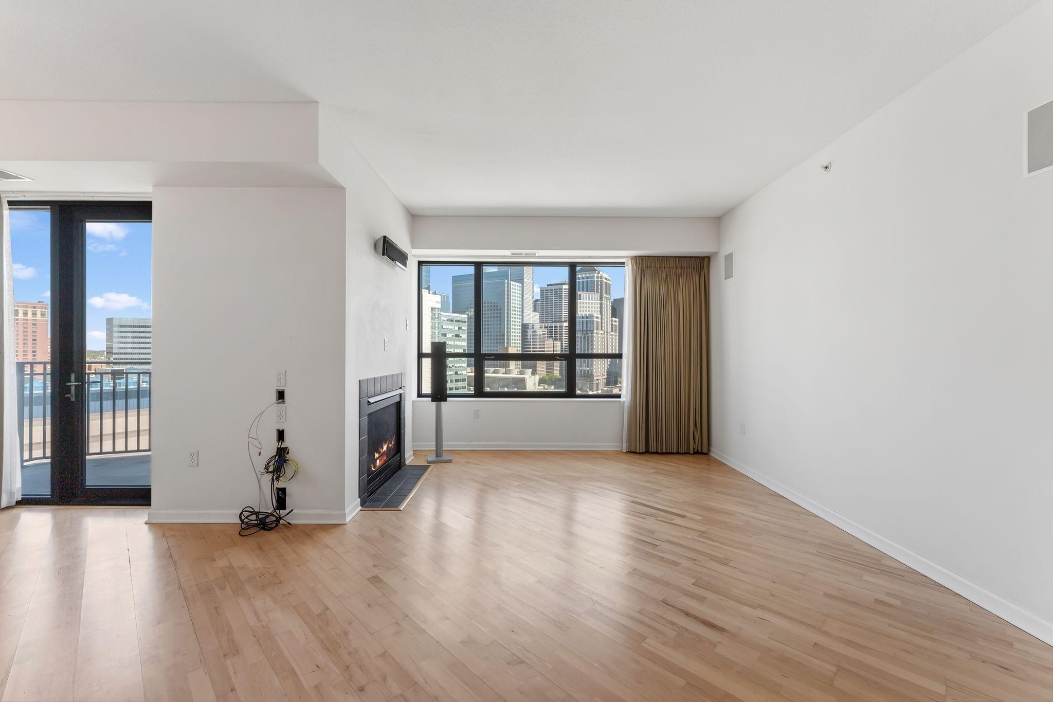 500 E Grant Street 1402