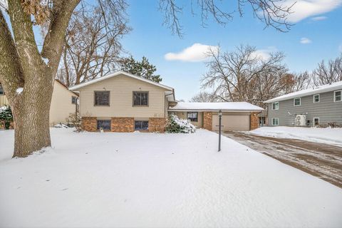 2801 Aglen Avenue Roseville MN 55113