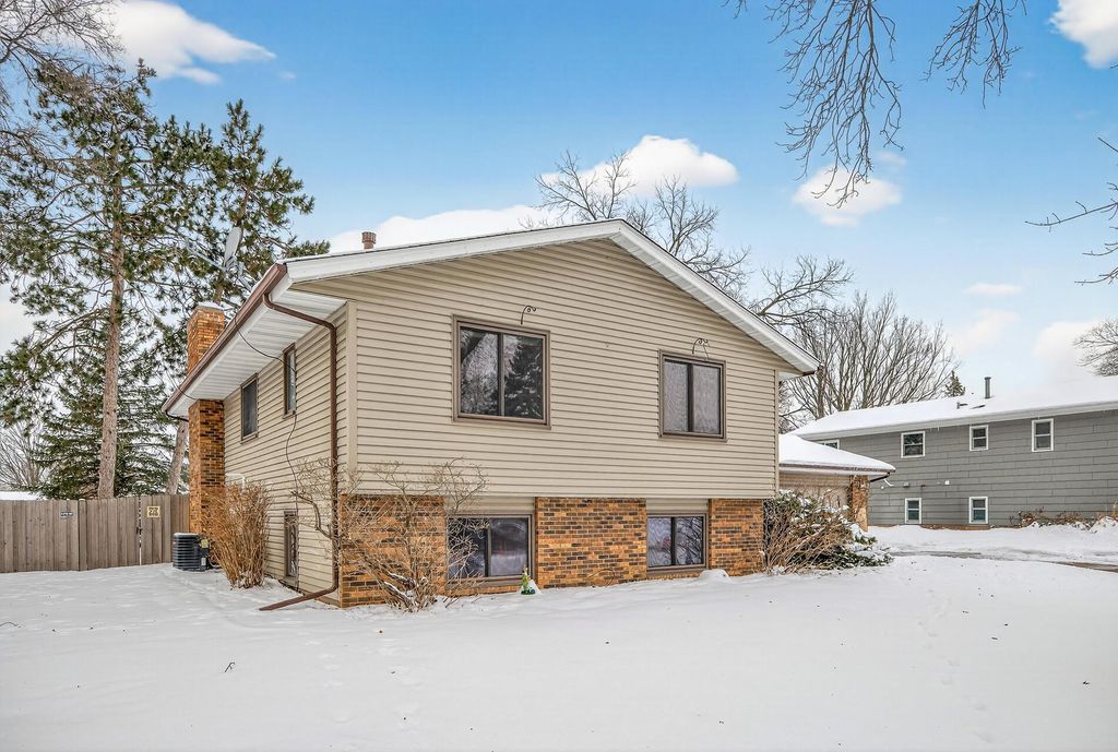 Photo of 2801 Aglen Avenue, Roseville, MN 55113 (MLS # 6826888)