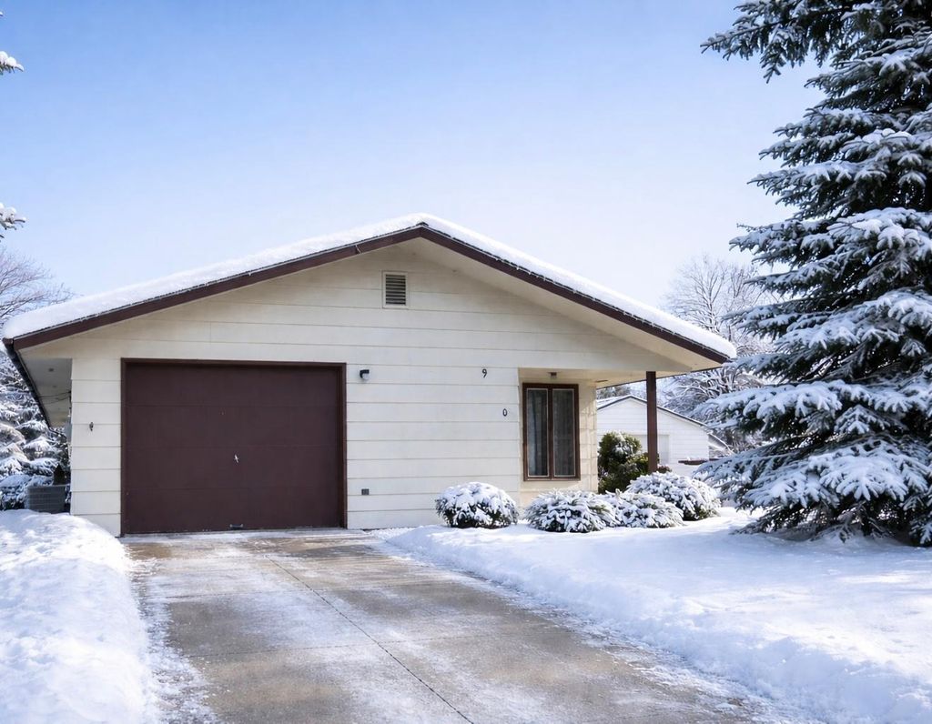 Photo of 910 2nd Street NE, Roseau, MN 56751 (MLS # 7009913)