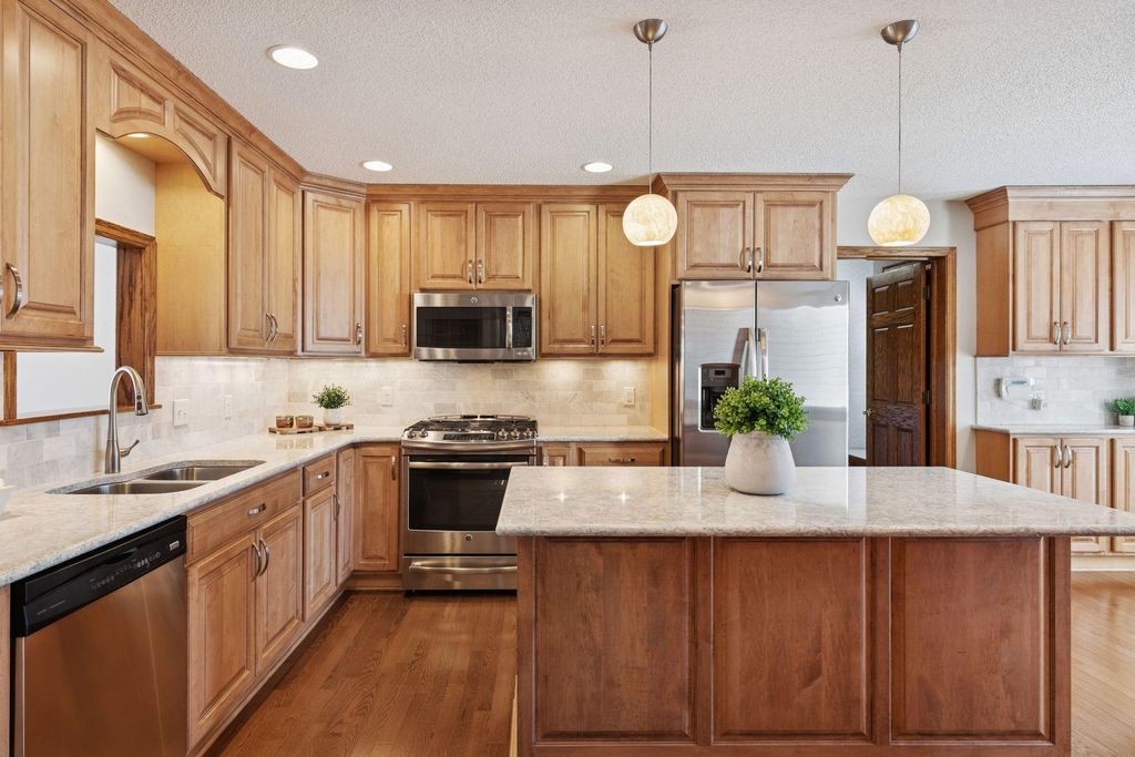 Photo of 12520 Pinehurst Drive, Burnsville, MN 55337 (MLS # 6794729)