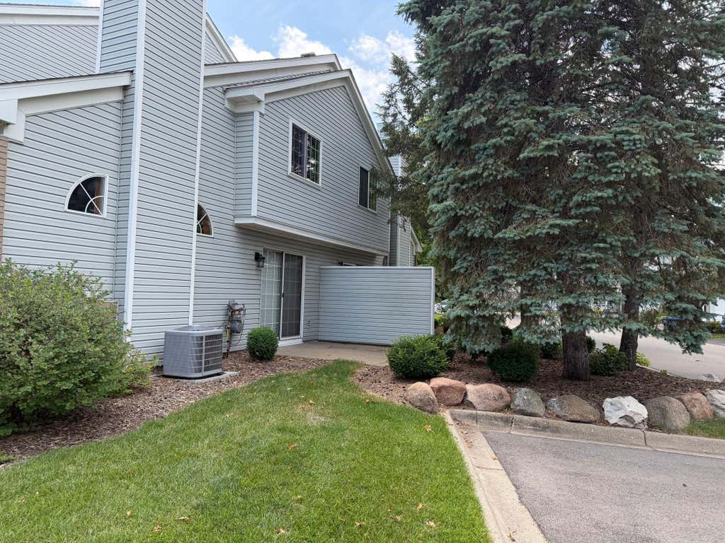 Photo of 510 Lovell Avenue #4, Roseville, MN 55113 (MLS # 7087821)