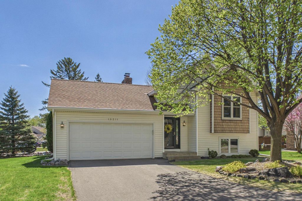 Photo of 10211 Lee Drive, Eden Prairie, MN 55347 (MLS # 7067362)
