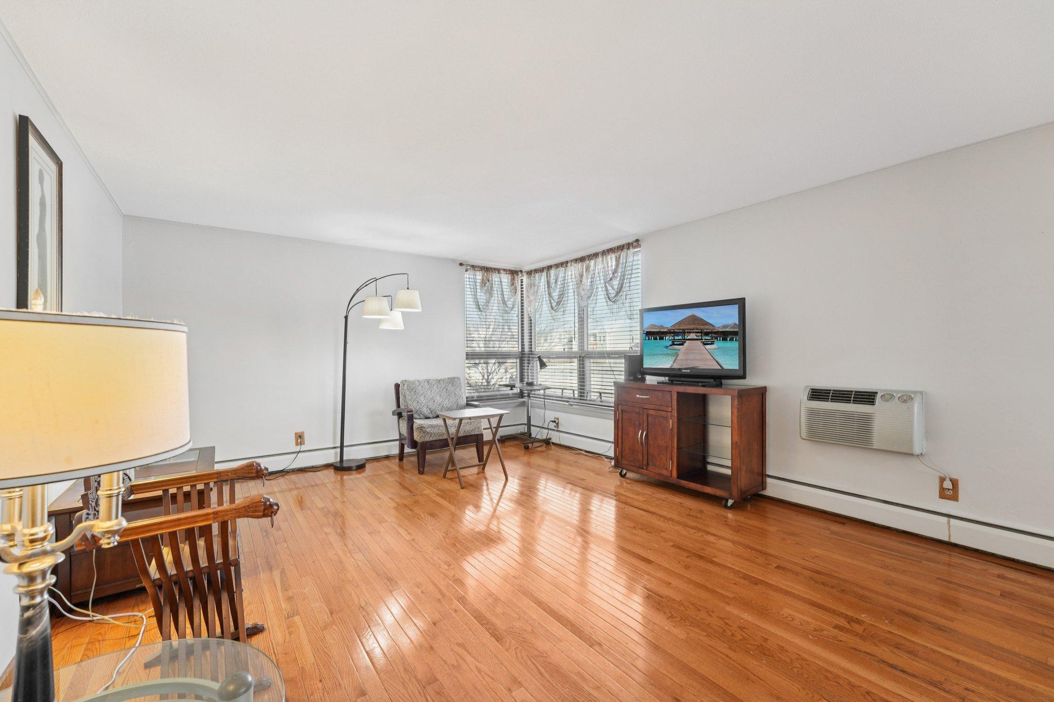 2500 Blaisdell Avenue 211