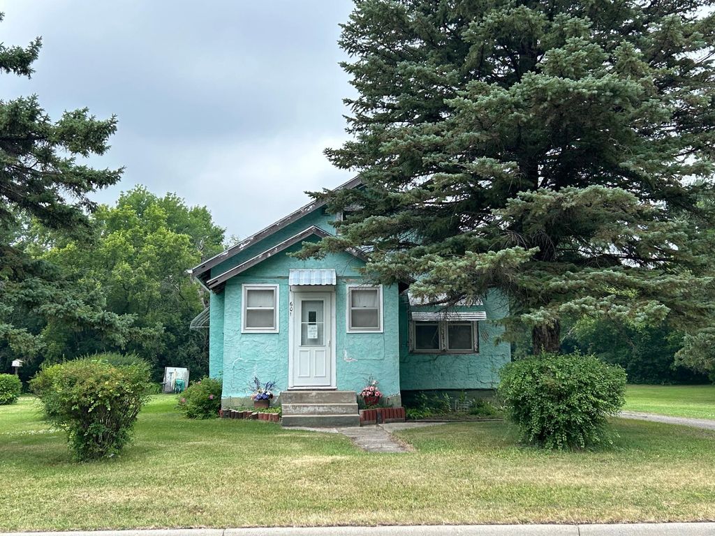 Photo of 601 11th Street E, Thief River Falls, MN 56701 (MLS # 7111210)
