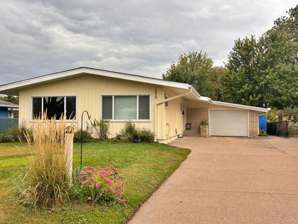 Photo of 1279 Smith Avenue S, West Saint Paul, MN 55118 (MLS # 7150828)