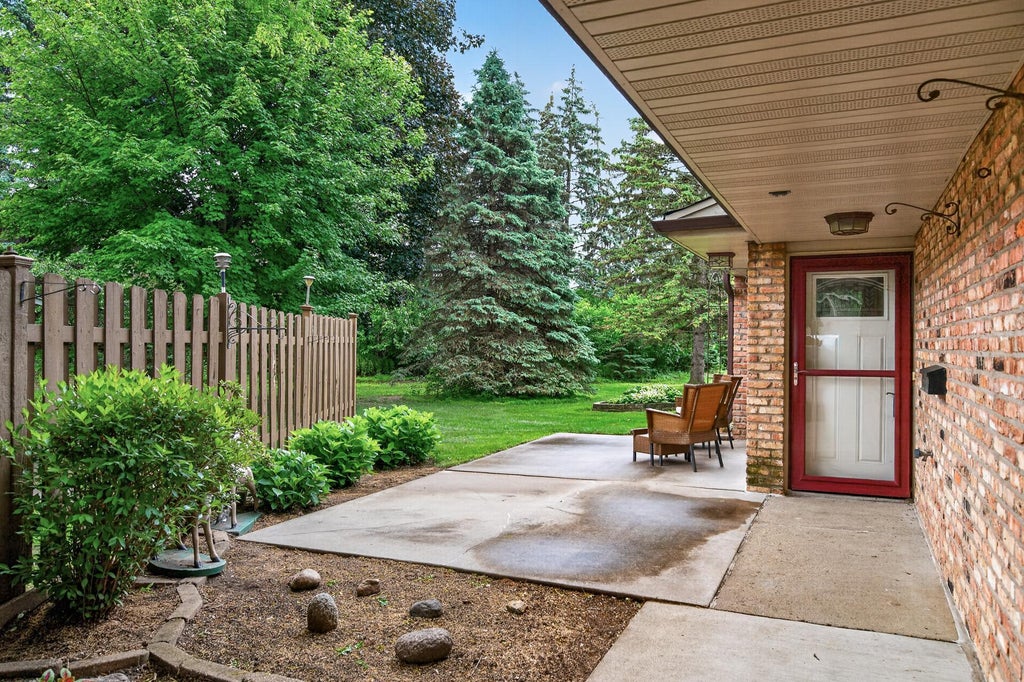 Photo of 9609 Lonsdale Circle, Minnetonka, MN 55305 (MLS # 7089698)