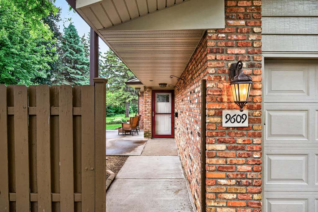 Photo of 9609 Lonsdale Circle, Minnetonka, MN 55305 (MLS # 7089698)