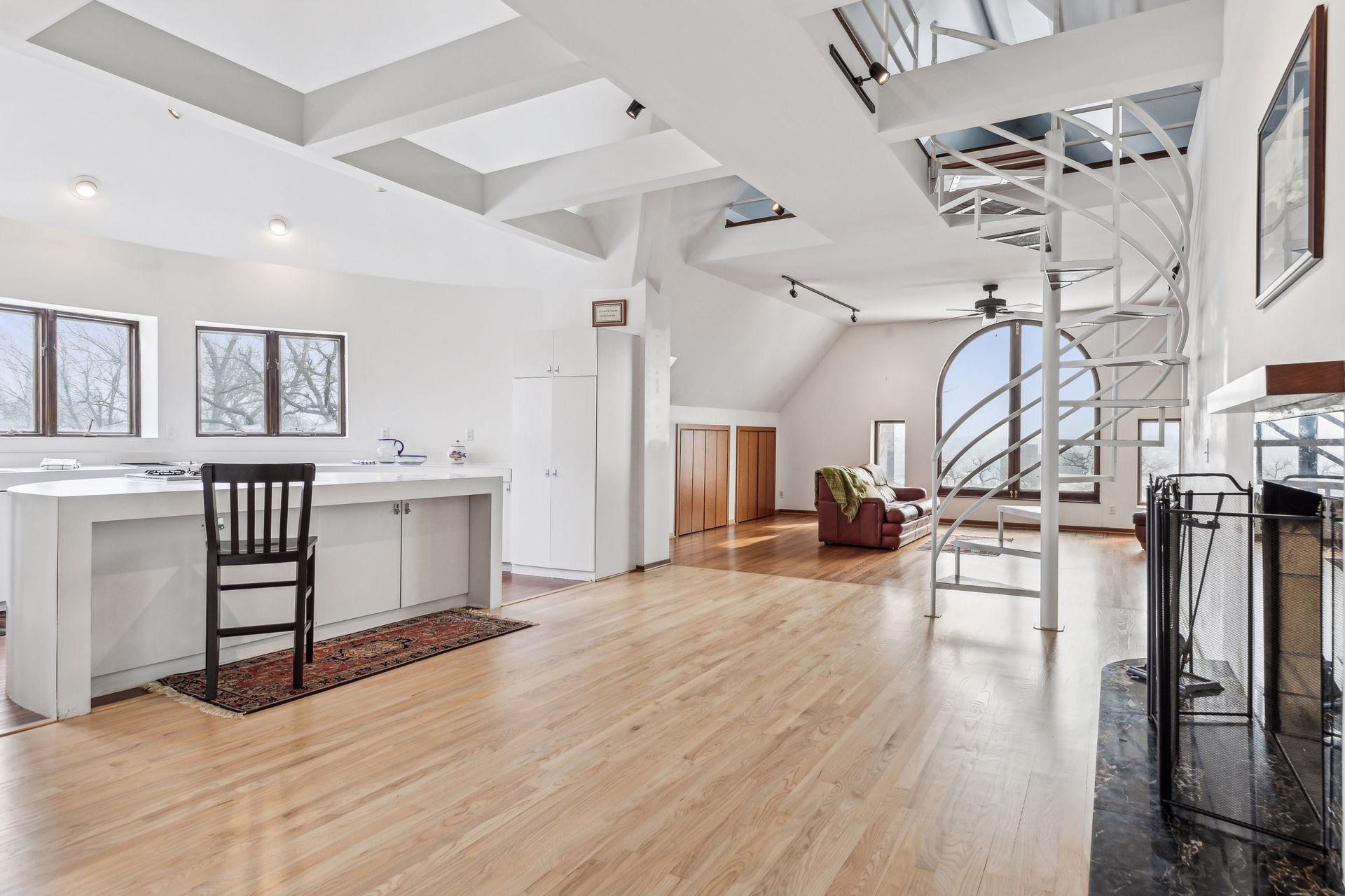 251 Summit Avenue 3