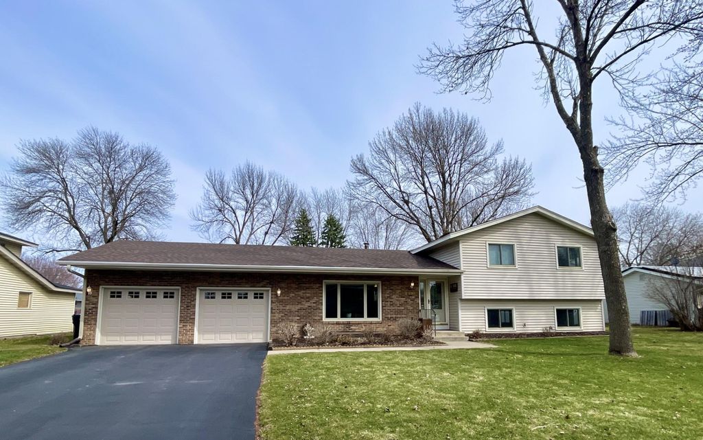 Photo of 1197 Jackson Street S, Shakopee, MN 55379 (MLS # 7051153)
