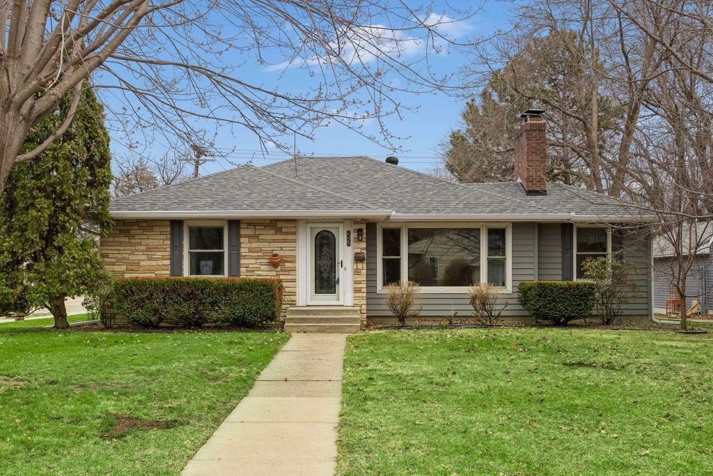 Photo of 1914 Holton Street, Roseville, MN 55113 (MLS # 7043192)