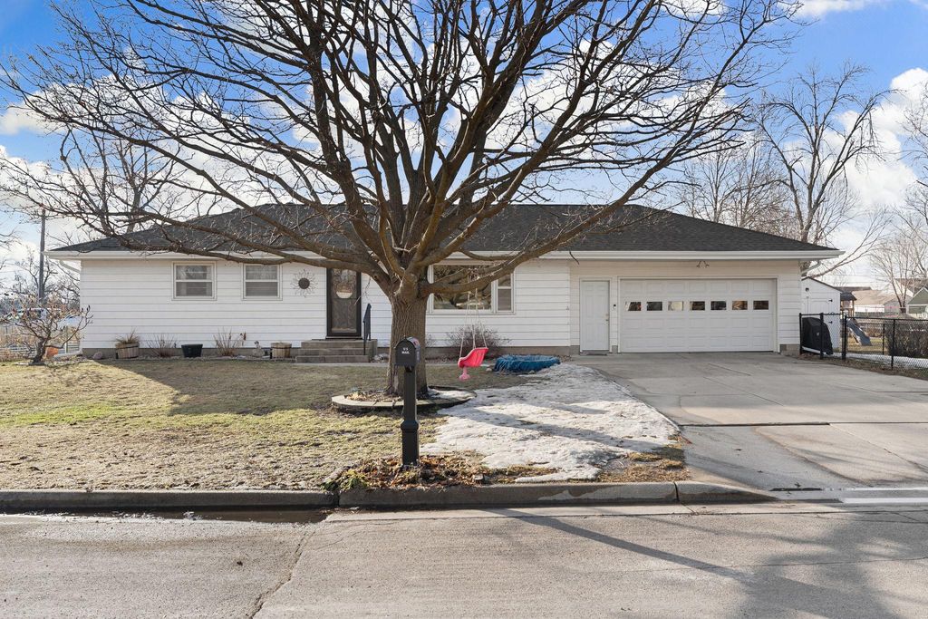 Photo of 1103 18th Street NE, Austin, MN 55912 (MLS # 7021278)