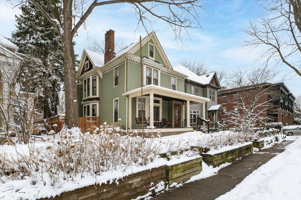 Photo of 674 Holly Avenue, Saint Paul, MN 55104 (MLS # 7024009)