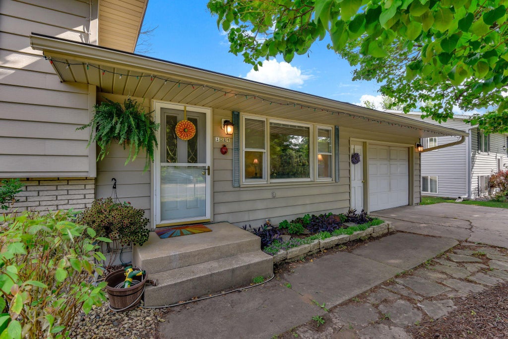 Photo of 1024 15th Street W, Hastings, MN 55033 (MLS # 7113038)