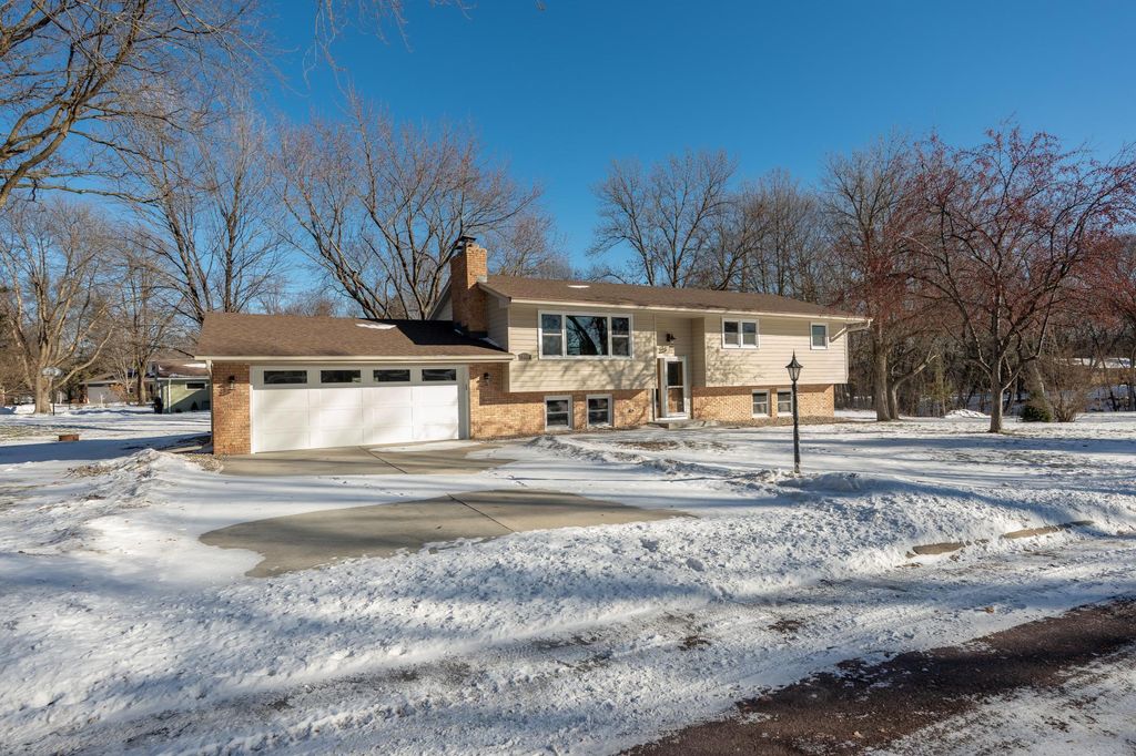 Photo of 300 Viking Drive, Mankato, MN 56001 (MLS # 7002526)
