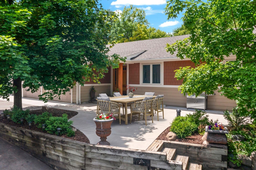 Photo of 940 Trail Court, Eagan, MN 55123 (MLS # 7144467)