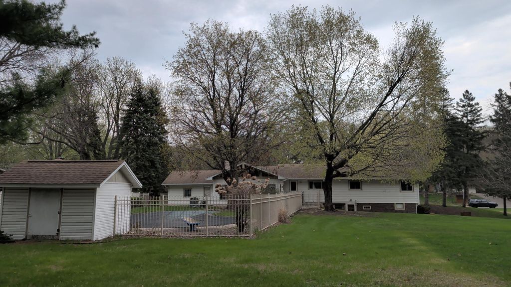 Photo of 1125 Oakview Lane N, Plymouth, MN 55441 (MLS # 7072821)