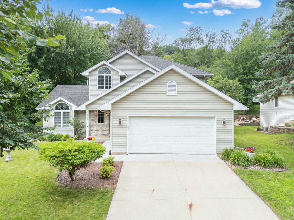 Photo of 2014 Fox Valley Drive SW, Rochester, MN 55902 (MLS # 7101374)