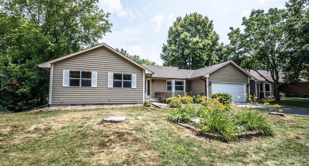 Photo of 17028 Glenwood Avenue, Lakeville, MN 55044 (MLS # 7115622)