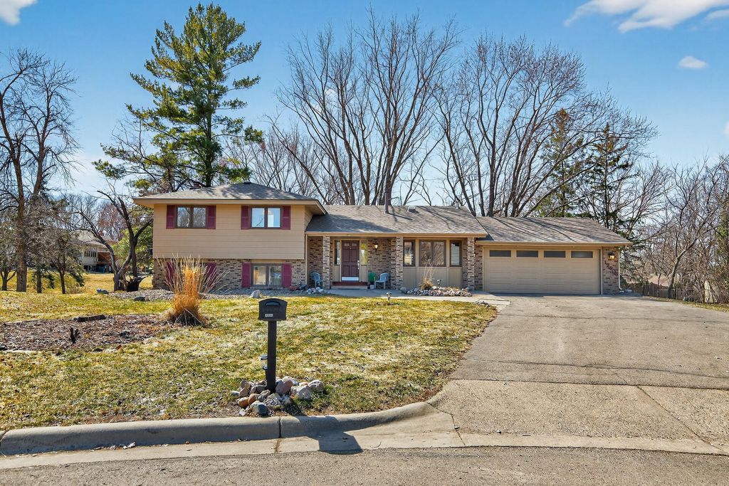 Photo of 12806 Country View Lane, Burnsville, MN 55337 (MLS # 7042548)
