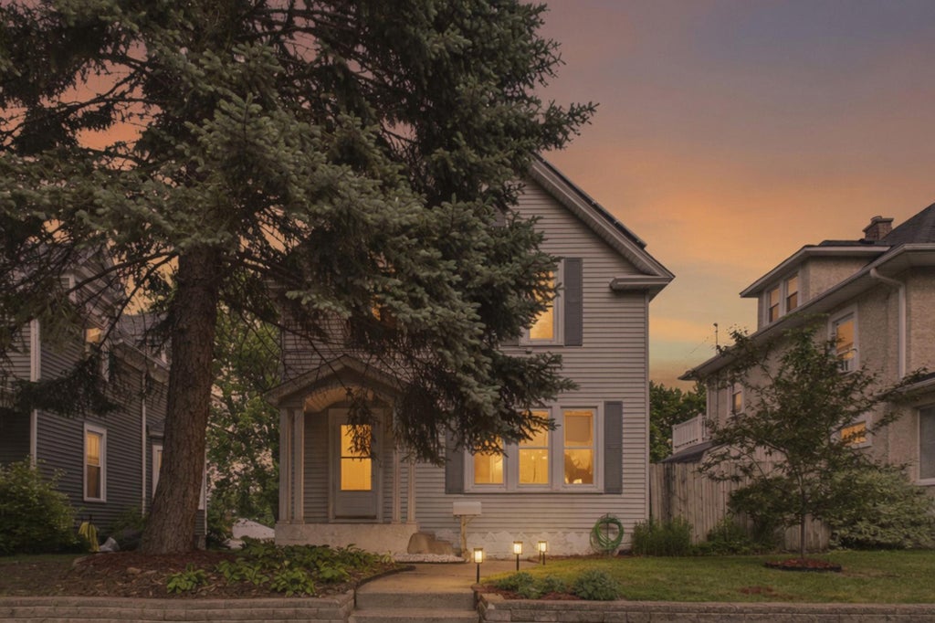 Photo of 121 4th Avenue S, South Saint Paul, MN 55075 (MLS # 7096243)