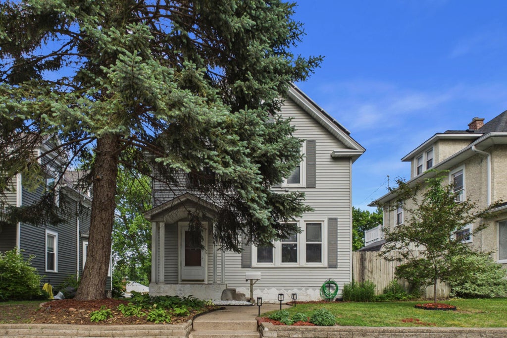 Photo of 121 4th Avenue S, South Saint Paul, MN 55075 (MLS # 7096243)