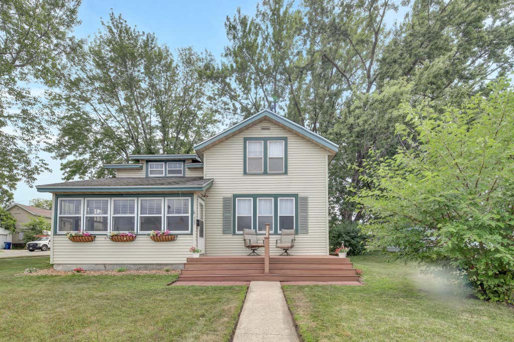 Photo of 303 N Lakeshore Drive, Lake City, MN 55041 (MLS # 7116058)