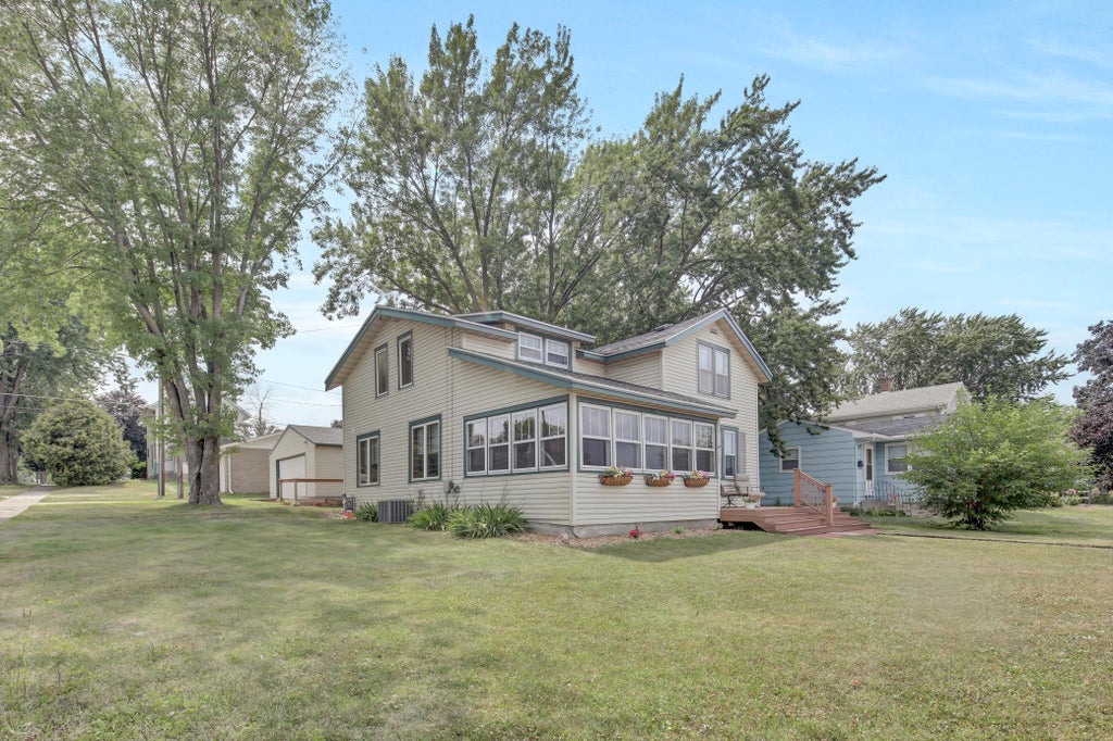 Photo of 303 N Lakeshore Drive, Lake City, MN 55041 (MLS # 7116058)