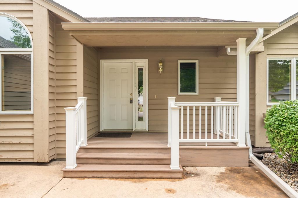 Photo of 910 Deercreek Parkway, Belle Plaine, MN 56011 (MLS # 7043175)