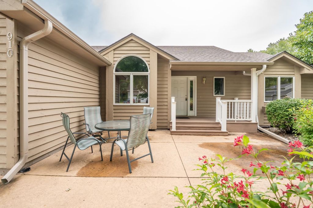 Photo of 910 Deercreek Parkway, Belle Plaine, MN 56011 (MLS # 7043175)