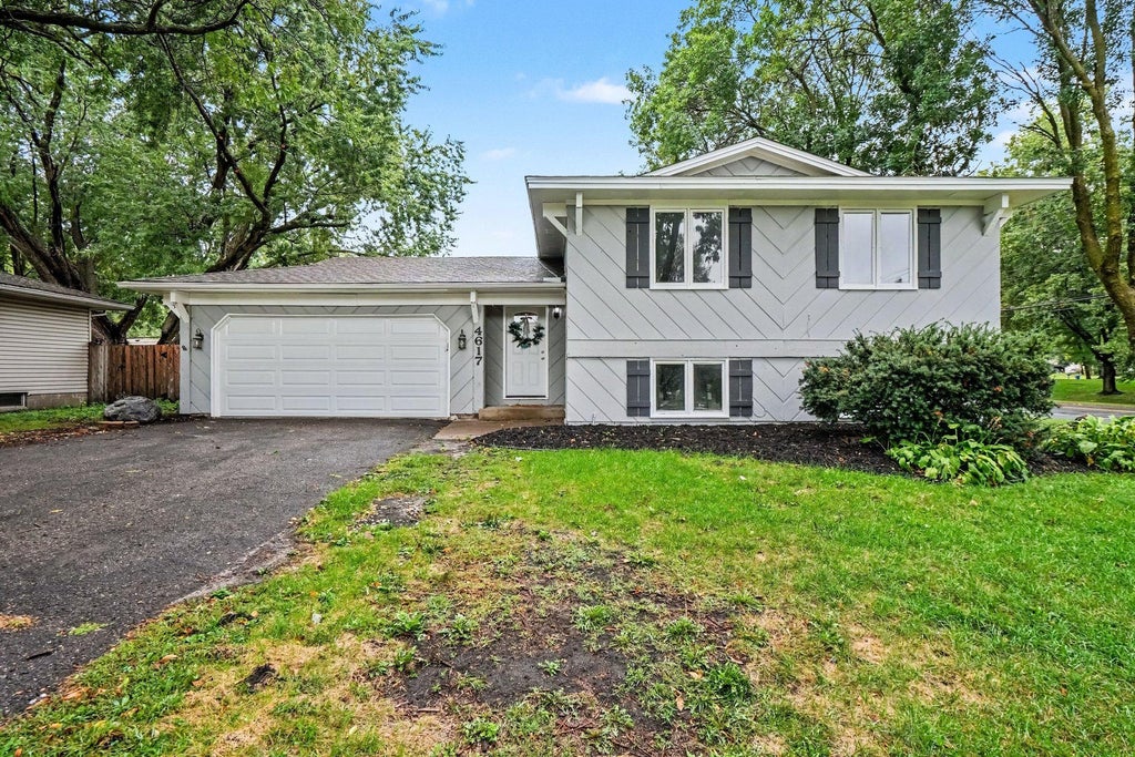Photo of 4617 81st Lane N, Brooklyn Park, MN 55443 (MLS # 7147740)