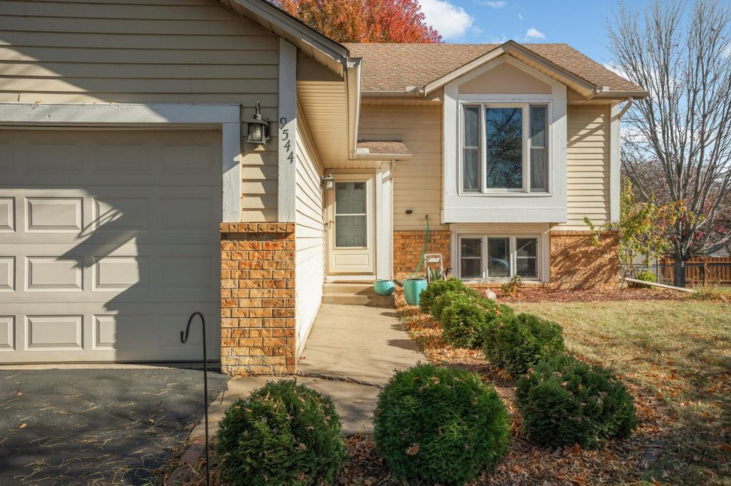 Photo of 9544 Niagara Lane N, Maple Grove, MN 55369 (MLS # 7071471)