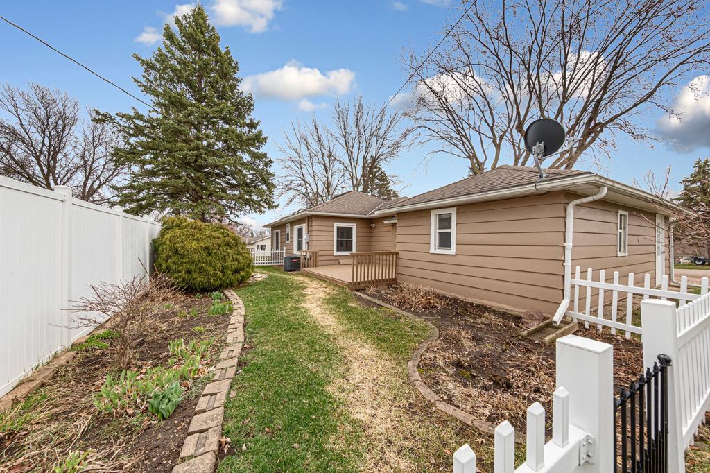 Photo of 1172 6th Avenue SW, Faribault, MN 55021 (MLS # 7042028)