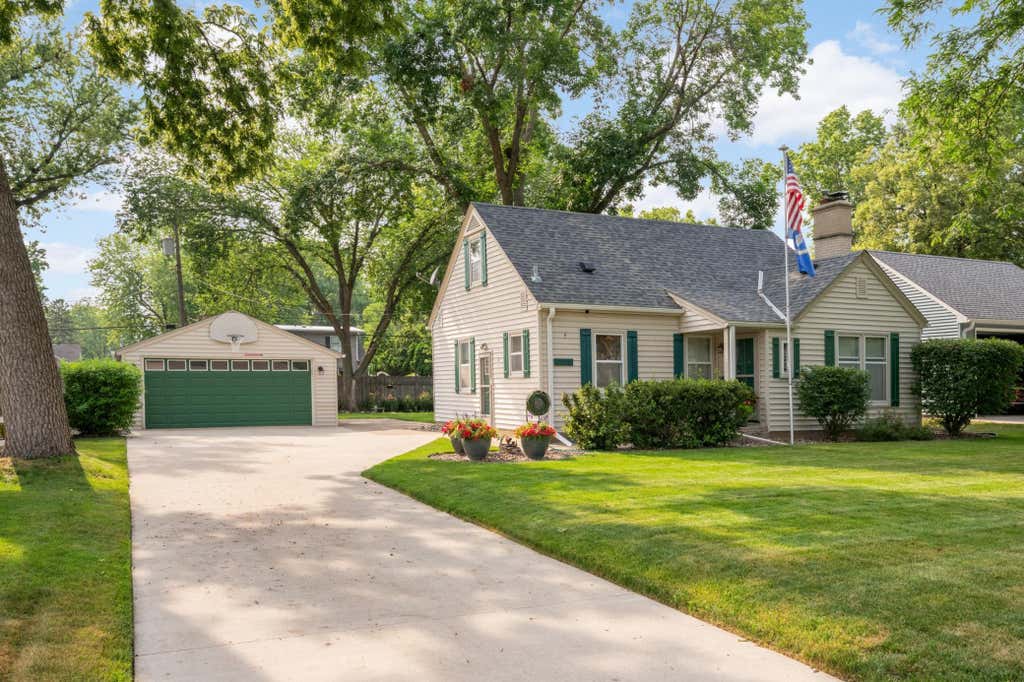 Photo of 7220 Newton Avenue S, Richfield, MN 55423 (MLS # 7119933)