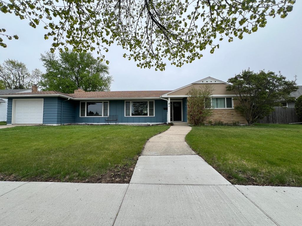 Photo of 61 15th Avenue N, Fargo, ND 58102 (MLS # 7074841)